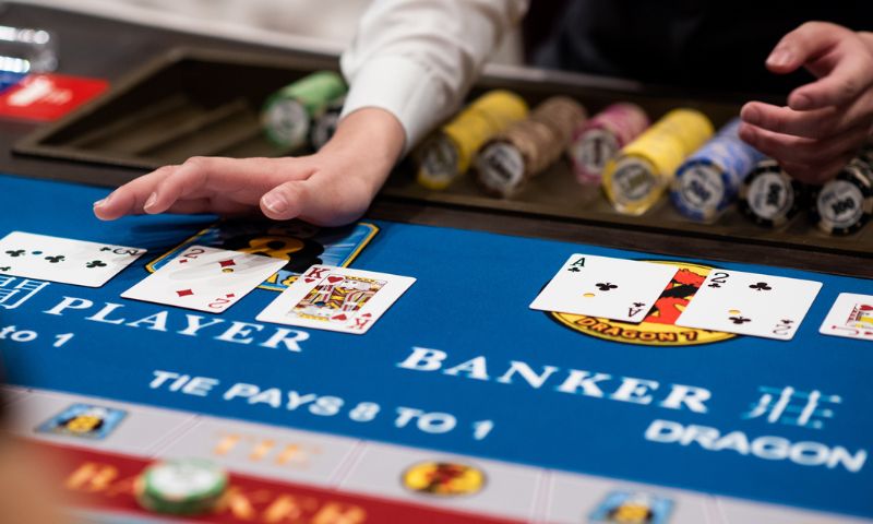 Thao tác chơi bài Baccarat siêu đơn giản 